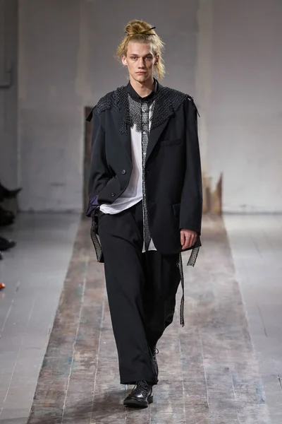 Look 25